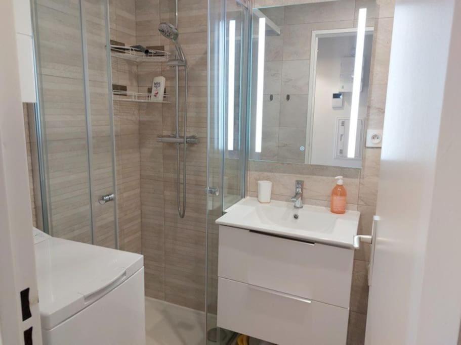 Studio Eleverca 3*- Rez De Jardin Terrasse - Axelle Loc'Appart Mandelieu Dış mekan fotoğraf