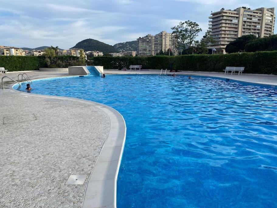 Studio Eleverca 3*- Rez De Jardin Terrasse - Axelle Loc'Appart Mandelieu Dış mekan fotoğraf