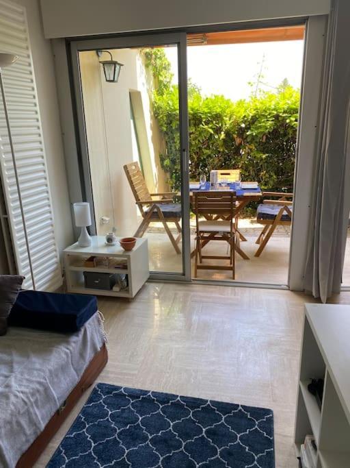Studio Eleverca 3*- Rez De Jardin Terrasse - Axelle Loc'Appart Mandelieu Dış mekan fotoğraf