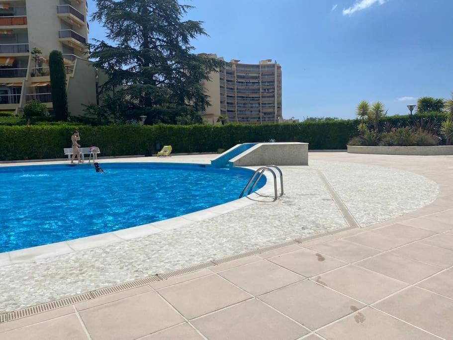 Studio Eleverca 3*- Rez De Jardin Terrasse - Axelle Loc'Appart Mandelieu Dış mekan fotoğraf
